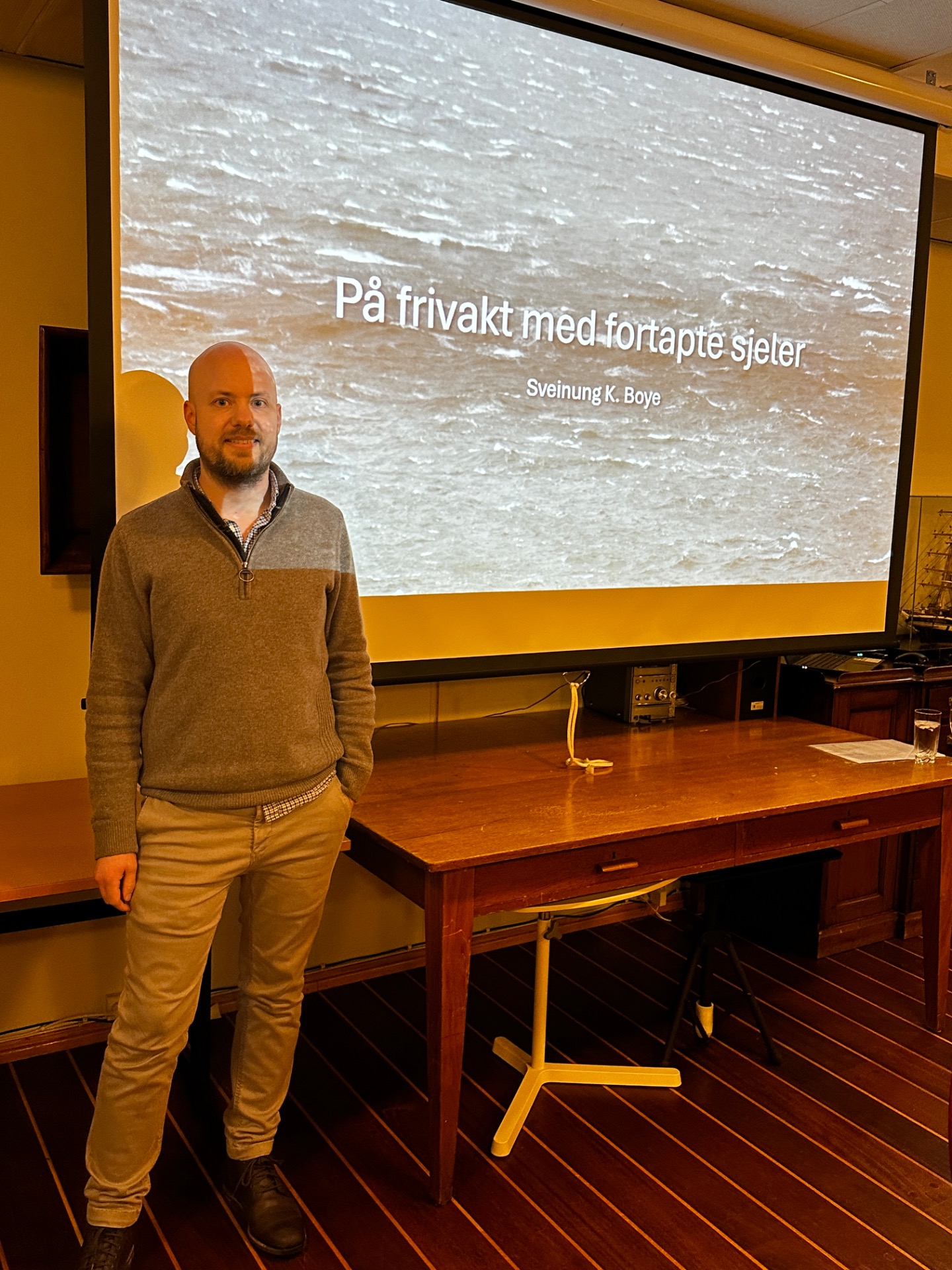 Flott prestasjon av Sveinung Boye som handlet om overtro til sjøs 