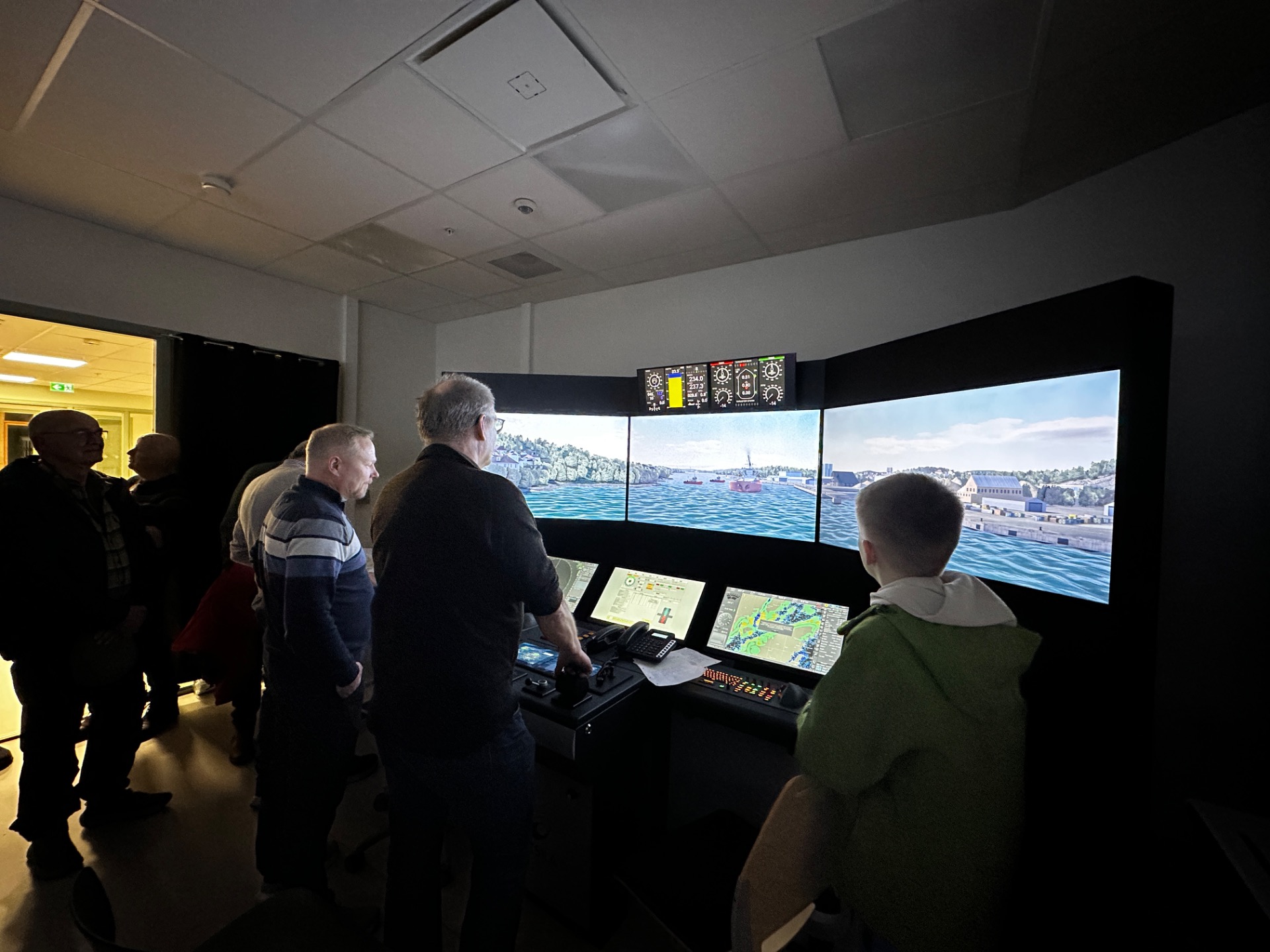 Noen fikk prøve simulator ut fra Eydehavn